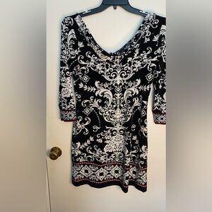 White House black market size small-black white large floral print